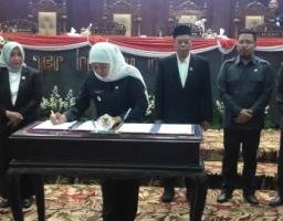 Gubernur dan DPRD Jatim Tandatangani Nota KUA PPAS APBD 2024
