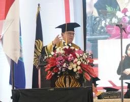 Sekjen Kemenkumham Terima Doktor Honoris Causa dari UNESA