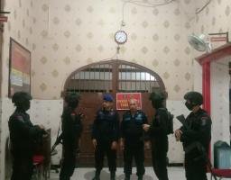 Jaga Sinergi, Lapas Pamekasan dan Brimob Laksanakan Patroli Sambang