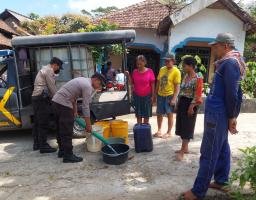 Polisi Rutin Laksanakan Patroli Sambang Tirta Warga Trenggalek Sumringah