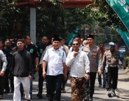 Kabaharkam Polri Ngopi Bareng Gawagis PC RMI NU se Jatim Saat Kunjungi Pompes Darul Ulum Jombang