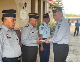 Lepas Ka.Seksi Binadik Purna Tugas, Ka.Lapas Pamekasan Sampaikan Apresiasi Atas Dedikasinya