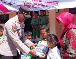 Polres Nganjuk Sebarkan Ribuan Buku Bacaan Upaya Tumbuhkan Literasi dan Kecintaan Membaca Anak
