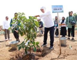 Gubernur Khofifah Ajak Masyarakat Gencar Lakukan 3R dan Jaga Kelestarian Hutan
