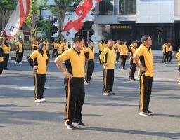 Untuk Menjaga Kebugaran Polrestabes Surabaya Gelar Olahraga Rutin Setiap Sabtu Pagi