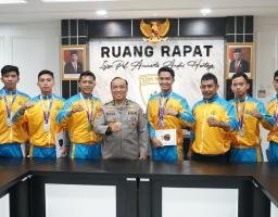 As SDM Hadiahi Anggota Atlet Karate Pembinaan Karier