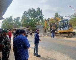 Kapolres Magetan Apresiasi Pembongkaran Tugu Pencak Silat PSCP Dengan Sukarela