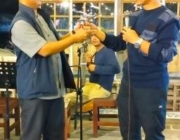 Asisten Potensi Dirgantara (Aspotdirga) Kasau Marsda TNI Andi Wijaya S.Sos berikan Plakat Kepada Kadispar Banyuwangi