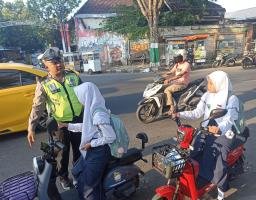 Polres Pamekasan Sosialisasikan Larangan Sepeda Listrik Digunakan di Jalan Raya