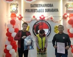 Wanita Cantik Pengedar Sabu di Ringkus Satnarkoba Polrestabes Surabaya