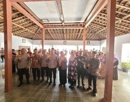 Kepala Desa Bulu Apresiasi Kepedulian Polres Ponorogo Kepada Puluhan Warga Kurang Mampu