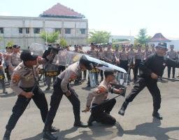 Tingkatkan Kemampuan Personel Jelang Pemilu 2024, Polres Sumenep Gelar Latihan Dalmas