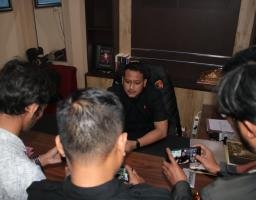 Polres Nganjuk Kejar Pria Penusuk Seorang Kakek di Desa Sugihwaras, Diduga Pelaku Alami Depresi