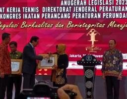 Kemenkumham Jatim Antarkan Pemprov Raih Anugerah Legislasi 2023