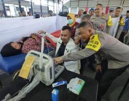 Tindaklanjuti Jumat Curhat Polda Jatim Gelar Baksos dan Bakkes di Sampang Madura