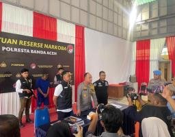 DPO Kasus Sabu 10 Kg, Diringkus Satresnarkoba Polresta Banda Aceh di Medan Eryandi (27), warga asal Bireuen kini berurusan dengan polisi atas kasus pengiriman