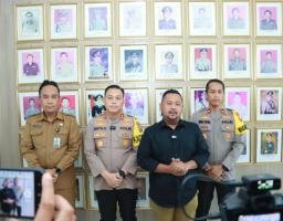 Bupati Gresik Fandi Akhmad Yani Sampaikan Permintaan Maaf atas Ricuh Suporter