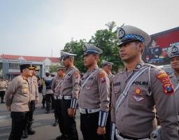 Kapolrestabes Surabaya Pimpin Pemberangkatan Bantuan Kemanusian ke Gaza Palestina