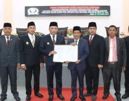Bupati – Wabup Hadiri Rapat Paripurna, Sahkan Tiga Raperda Bersama Legislatif