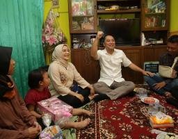 WALI KOTA ERI CAHYADI JENGUK DUA PETUGAS SATPOL PP YANG DIDUGA DIANIAYA OKNUM BURUH