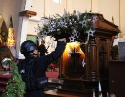 Polresta Malang Kota Bersama TNI dan Tim Jibom Brimob Sterilisasi Gereja Jelang Natal