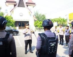 Jelang Perayaan Natal 2023, Polres Tanjung Perak Gelar Sterilisasi Gereja