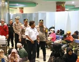 Kapolres Pelabuhan Tanjung Perak Cek Tranportasi Laut Jelang Nataru di Gapura Surya Nusantara