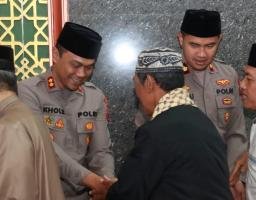 Kapolres Malang Bersama Forkopimda Gelar Salat Subuh Keliling di Tajinan