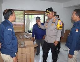 Pastikan Logistik Pemilu 2024 Aman, Kapolresta Sidoarjo Cek Gudang KPU