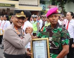 Kapolres Lumajang Beri Reward Anggota Marinir yang Bantu Ungkap Kasus PMII Ilegal