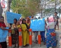 Warga Minta Walikota Surabaya Pecat Camat Bulak, Gegara Akses Jalan Rental Perahu dan PKL di Tutup