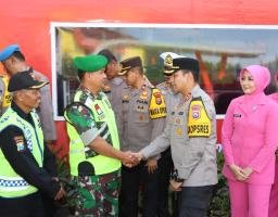 Motivasi Personel, Kapolres dan Ketua Bhayangkari Tulungagung Kunjungi Pos Pam dan Pos Yan Ops Lilin Semeru 2023
