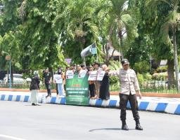 Polres Bondowoso berikan pengamanan Mahasiswa yang Lakukan orasi
