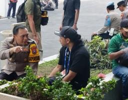 Kedatangan Supporter The Jakmania ke Surabaya Mendapatkan Pengawalan Ketat Polrestabes Surabaya