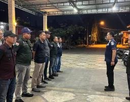 Rutin Laksanakan Razia Kamar Blok Hunian, sebagai salah satu langkah memberantas barang terlarang didalam Lapas
