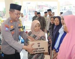 Gelar Jum'at Curhat Polres Pasuruan Salurkan Bantuan Sosial untuk Warga Lemahbang