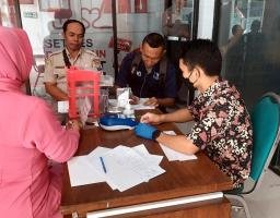 Anggota Polres Nganjuk Ramai-ramai Donorkan Darahnya