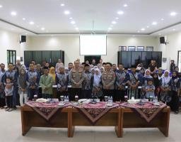 Kapolres Malang Fasilitasi Puluhan Keluarga Kanjuruhan Ziarah Ke Makam Wali Lima