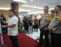 Gelar Piramida, Kapolda Jatim Bersama Media Deklarasikan Pemilu Damai