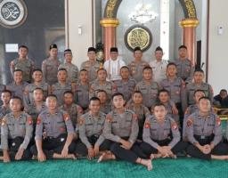 "Binrohtal Polrestabes Surabaya : Tiga Sikap Hati Seorang Muslim”