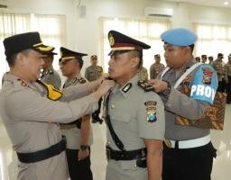 Kapolres Pimpin Sertijab Kapolsek Wringinanom dan Balongpanggang