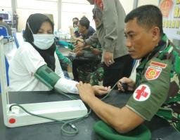 Sinergitas Polres Mojokerto dan Kodim 0815 Berikan Layanan Pengobatan Gratis Untuk Warga