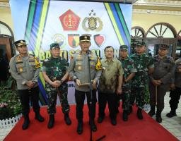 Jelang Pemilu 2024 Polda Jatim bersama Kodam V Brawijaya Gelar Baksos Dan Bakkes Serentak