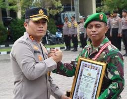 Kapolres Nganjuk Berikan Penghargaan atas keberhasilan 3 pilar Kecamatan Wilangan