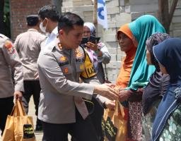 Kapolres Bersama Dandim 0810/Nganjuk Meninjau dan Berikan Bantuan Kepada Korban Puting Beliung