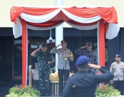 Kapolda Jatim Pimpin Apel Gelar Pasukan Gabungan TNI-Polri pada Bulan Bhakti TNI Polri tahun 2024