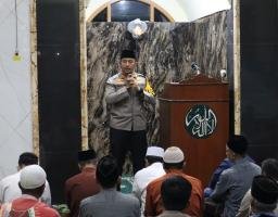 Cooling System Kapolres Kediri Kota Sambangi Jemaah Masjid