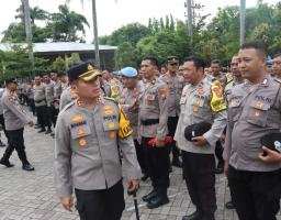 Kapolres Pimpin Gelar Apel Pengecekan dan Pemeriksaan Kesehatan serta Penampilan Anggota Polres Nganjuk