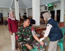 Gelar Patroli Kesehatan, Sidokkes Polres Jombang Cek Kesehatan Petugas Pam Pemilu dan KPPS