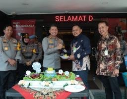 Dukung Zero Emisi, Polresta Malang Kota Terima Sertifikat Dekarbonisasi Partner dan Pohon dari Pertamina
